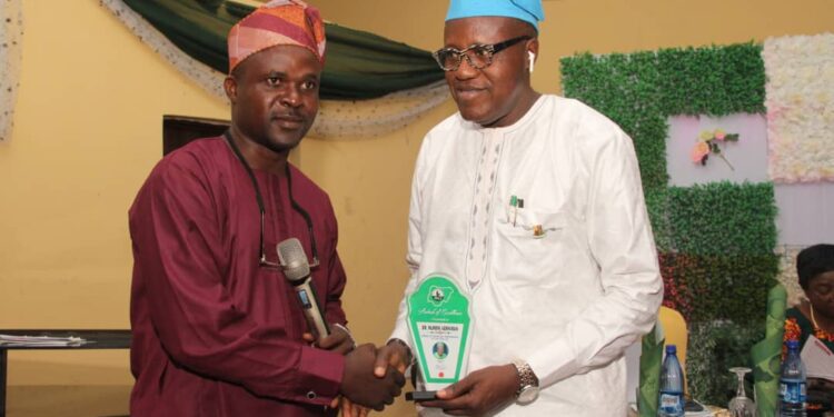 Oyo SUBEB Boss Clinches NUJ’s Exemplary Performance Award