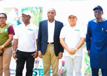 PICTURES: Gov. Sanwo-Olu kicks-off the 1,000 Tree Planting “The Evergreen Project Lagos” at Ikoyi, on Tuesday, December 21, 2021