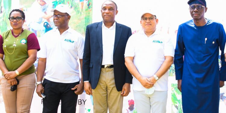 PICTURES: Gov. Sanwo-Olu kicks-off the 1,000 Tree Planting “The Evergreen Project Lagos” at Ikoyi, on Tuesday, December 21, 2021