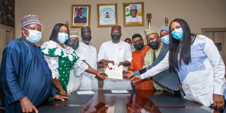 Governor AbdulRazaq Signs 2022 Budget