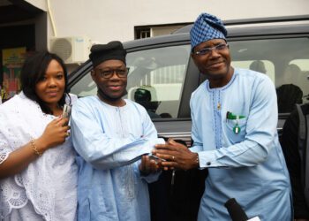 PHOTO: Gov Makinde Present Land Cruiser Jeep and JAC pick up to New Olubadan