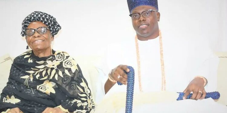 Sanwo-Olu Commiserates with Oniru, Oba Omogbolahan over Mother’s Death