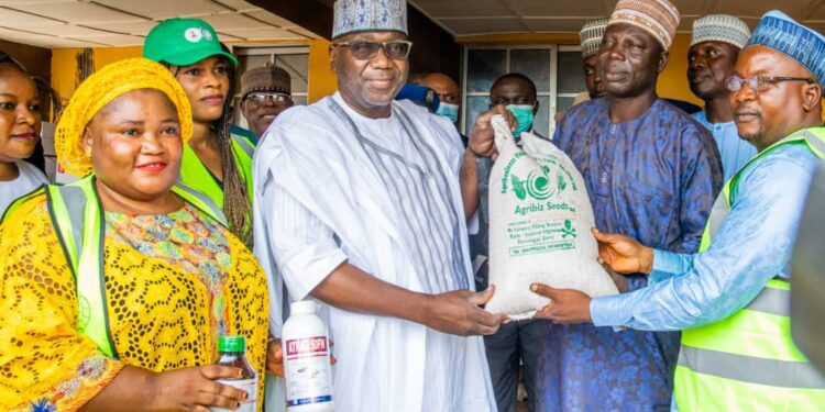 Abdulrazaq flags off fresh support for Kwara’s crop, livestock, fish farmers