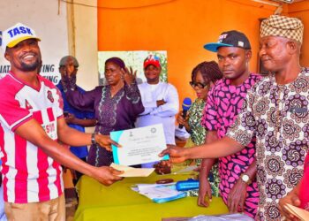 Fed. Lawmaker, Akande-Sadipe Empowers Constituents with Grants, Business Start-Up Funds