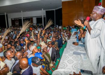 Kwara APC welcomes thousands of defectors from PDP, SDP, ADC, others