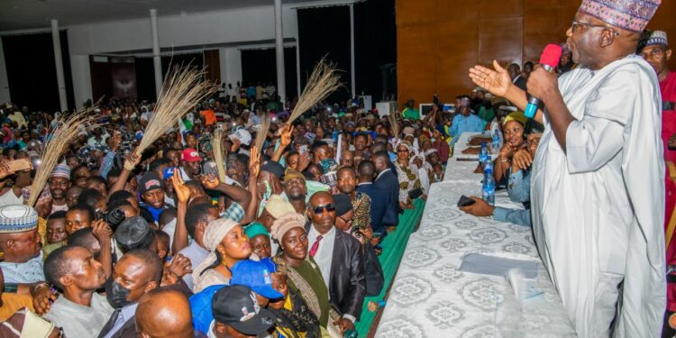 Kwara APC welcomes thousands of defectors from PDP, SDP, ADC, others