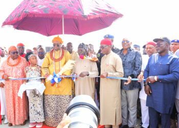 Ayu inaugurates Floating Market in Ogheye, Delta State