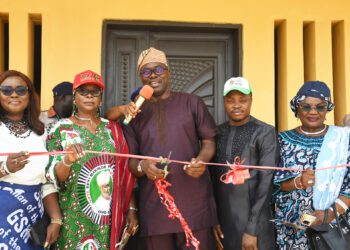 PHOTO: Gov Makinde Join Yusuf Adebisi To Commission Project
