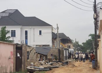 LASG Pulls Down Illegal Buildings Along Airport Road