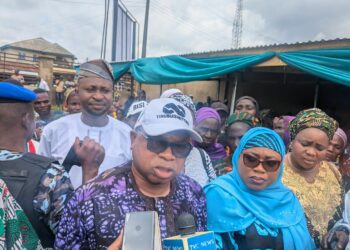 October 1: NIWA MD, Oyebamiji Welcomes Over 500 Opposition Party Members to APC In Ikire