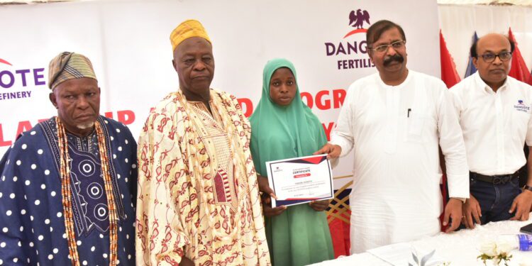 Dangote Petroleum Refinery Awards Scholarships to 473 Students