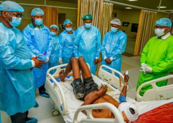 Gov AbdulRazaq pays get-well soon visit to six injured soldiers at hospital, condoles with families of fallen heroes