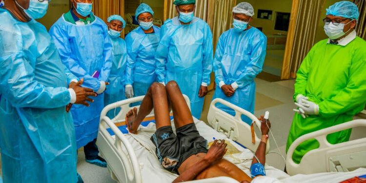 Gov AbdulRazaq pays get-well soon visit to six injured soldiers at hospital, condoles with families of fallen heroes