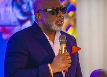 Aeronautical Engineers’ Institute confers gold award on United Nigeria Airlines’ boss