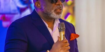 Aeronautical Engineers’ Institute confers gold award on United Nigeria Airlines’ boss